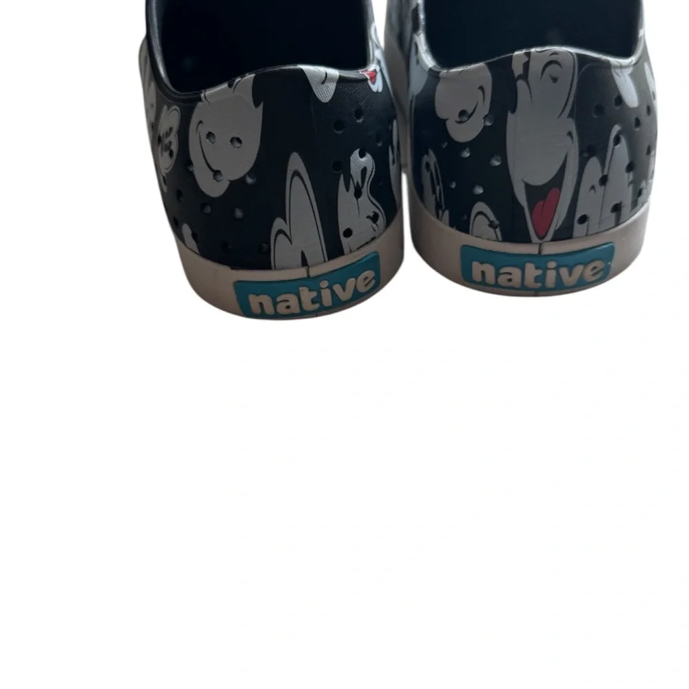 Native Jefferson Mickey Mouse Ghost Halloween Disney Collab Shoes

size 10

New - Picture 4 of 5